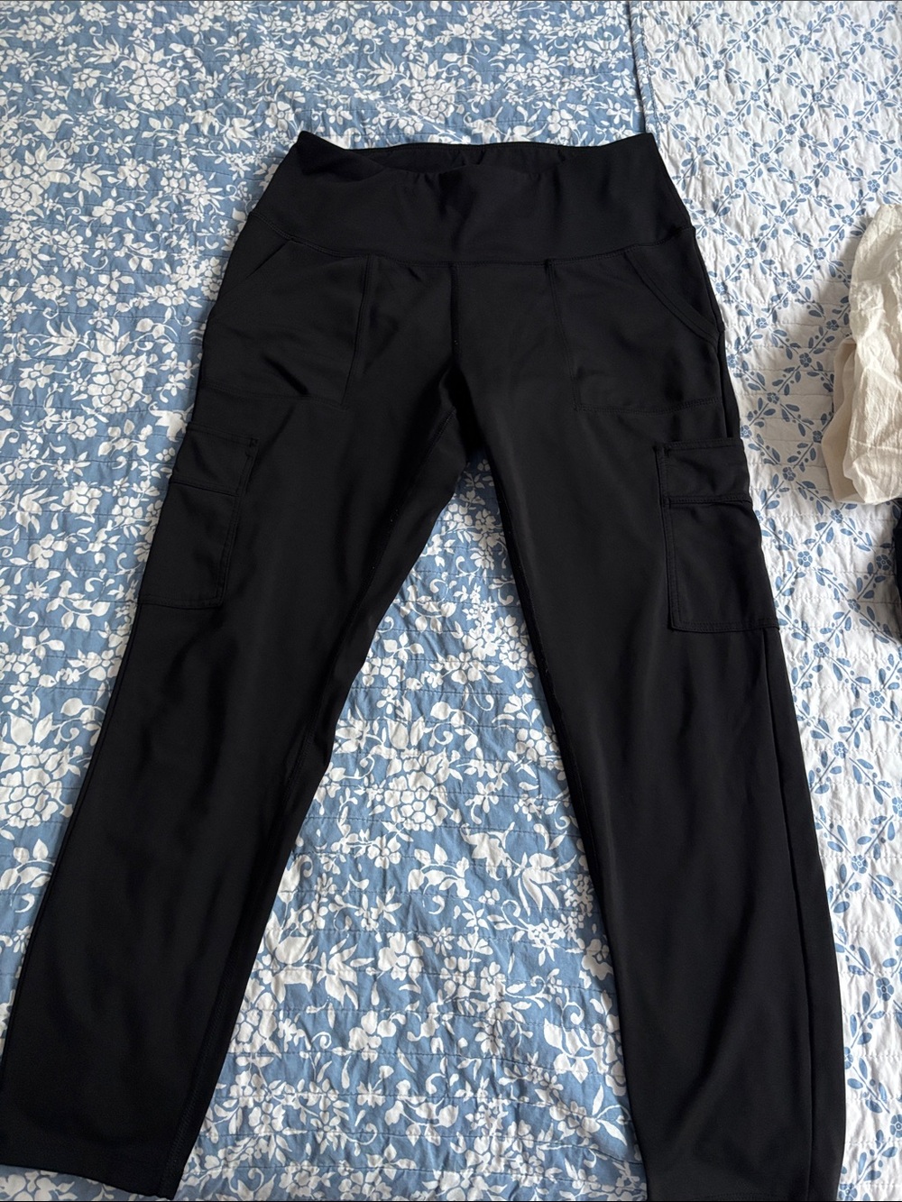 Black Women's High-Waist Cargo Leggings
